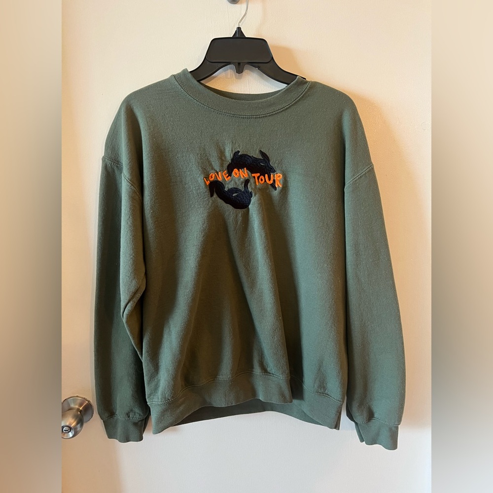 HS LOVE ON TOUR sweatshirt